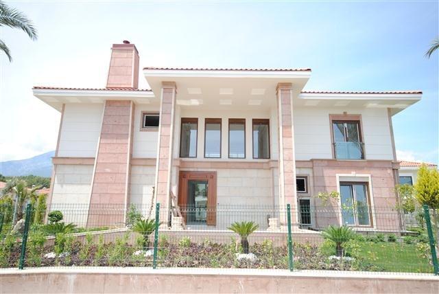 فلل للبيع مطلة على الجبل في كيمر 2
