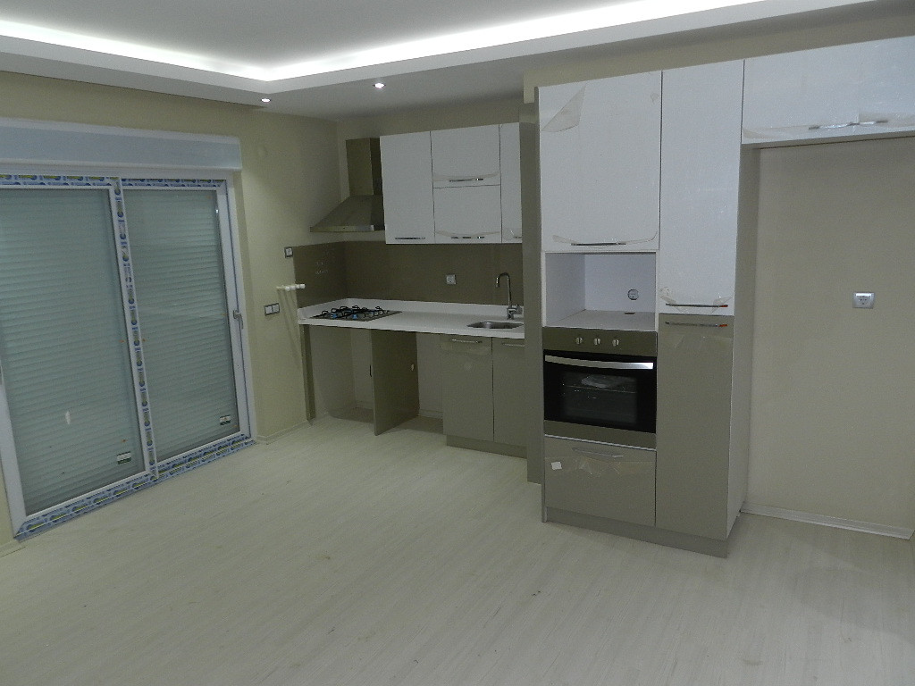 شقة سكنية حديثة البناء للبيع في كونيالتي 20