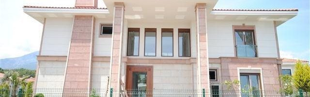 فلل للبيع مطلة على الجبل في كيمر