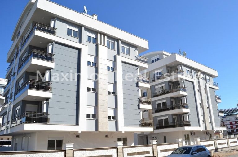 Two-block, 30-apartment compound in Konyaalti