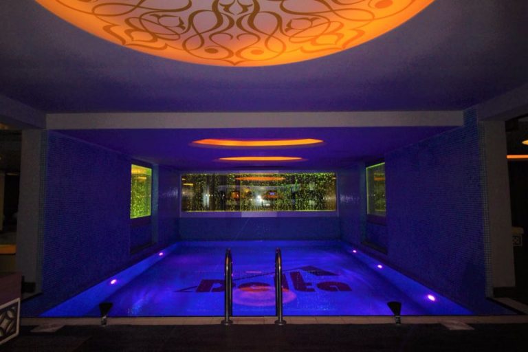 Beylikduzu Luxury Property Istanbul 300M to the main Metroline walking distance with Indoor Pool