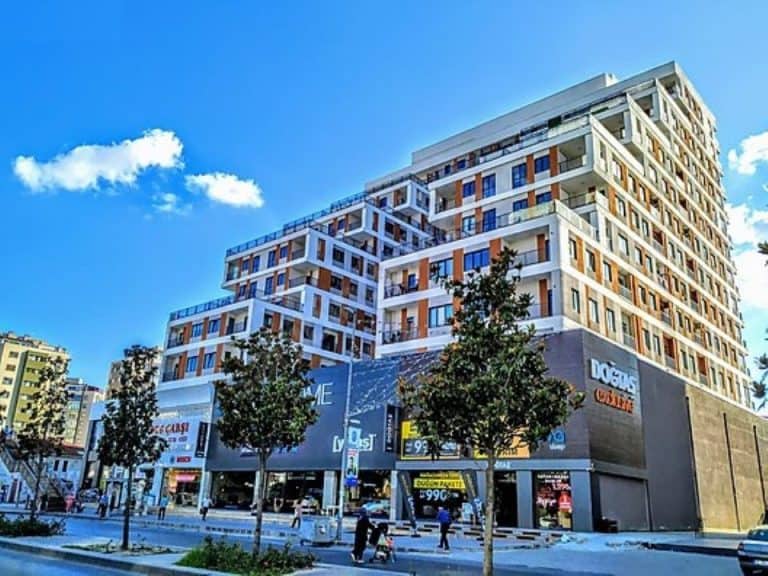 Flats Istanbul Esenyurt very central with all city amenities shops cafes bazar