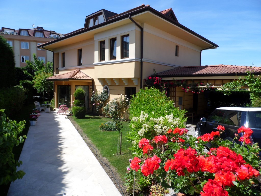 Luxurious Villa with Private Garden for Sale 1