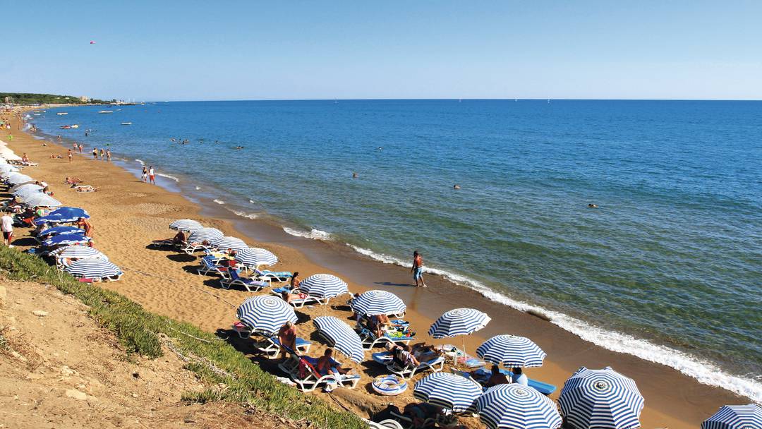 How far is Alanya from Side