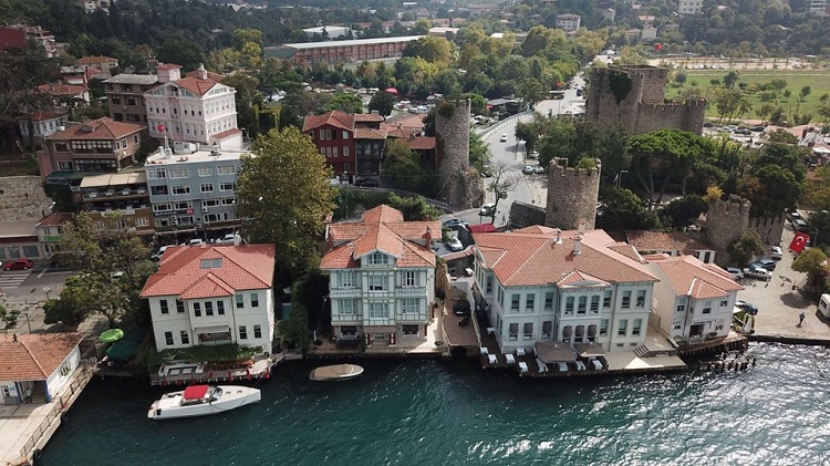 Bosphorus mansions