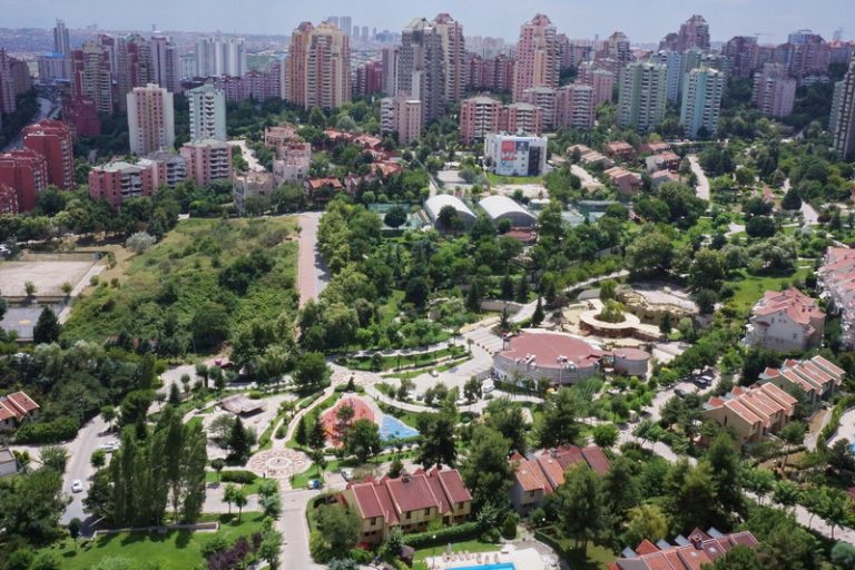 Bahçeşehir: The district of green gardens
