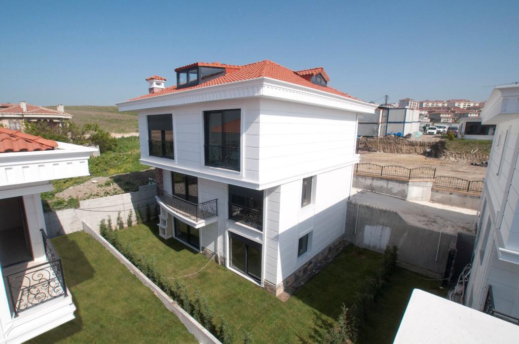 Sea view villa for sale in Beylikduzu Istanbul 2
