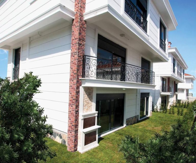 Sea view villa for sale in Beylikduzu Istanbul