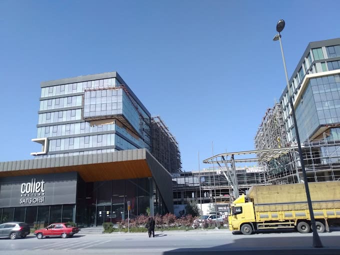 Affordable Istanbul Apartments Near the Airport – Avcilar with a Mall underneath usable for Comapnies as Offices as well 5