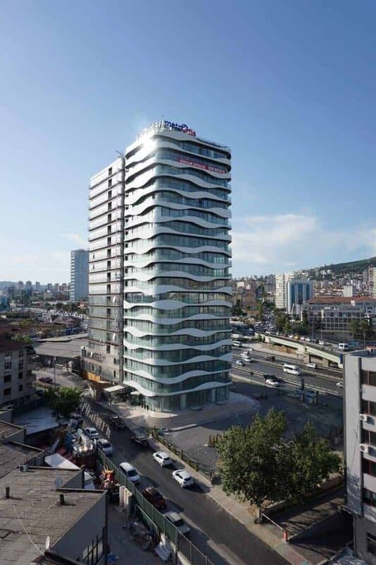 Buy Office in Istanbul – High-Yield Commercial Units Near Metro and Sea 1