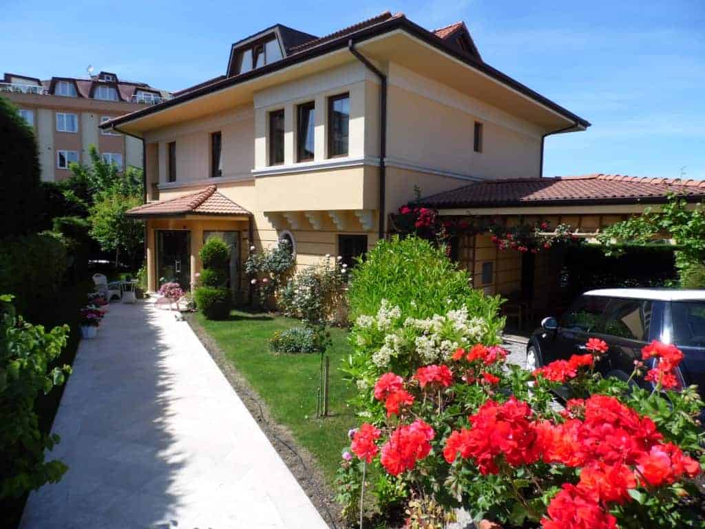 Detached Villa With A Private Garden 4