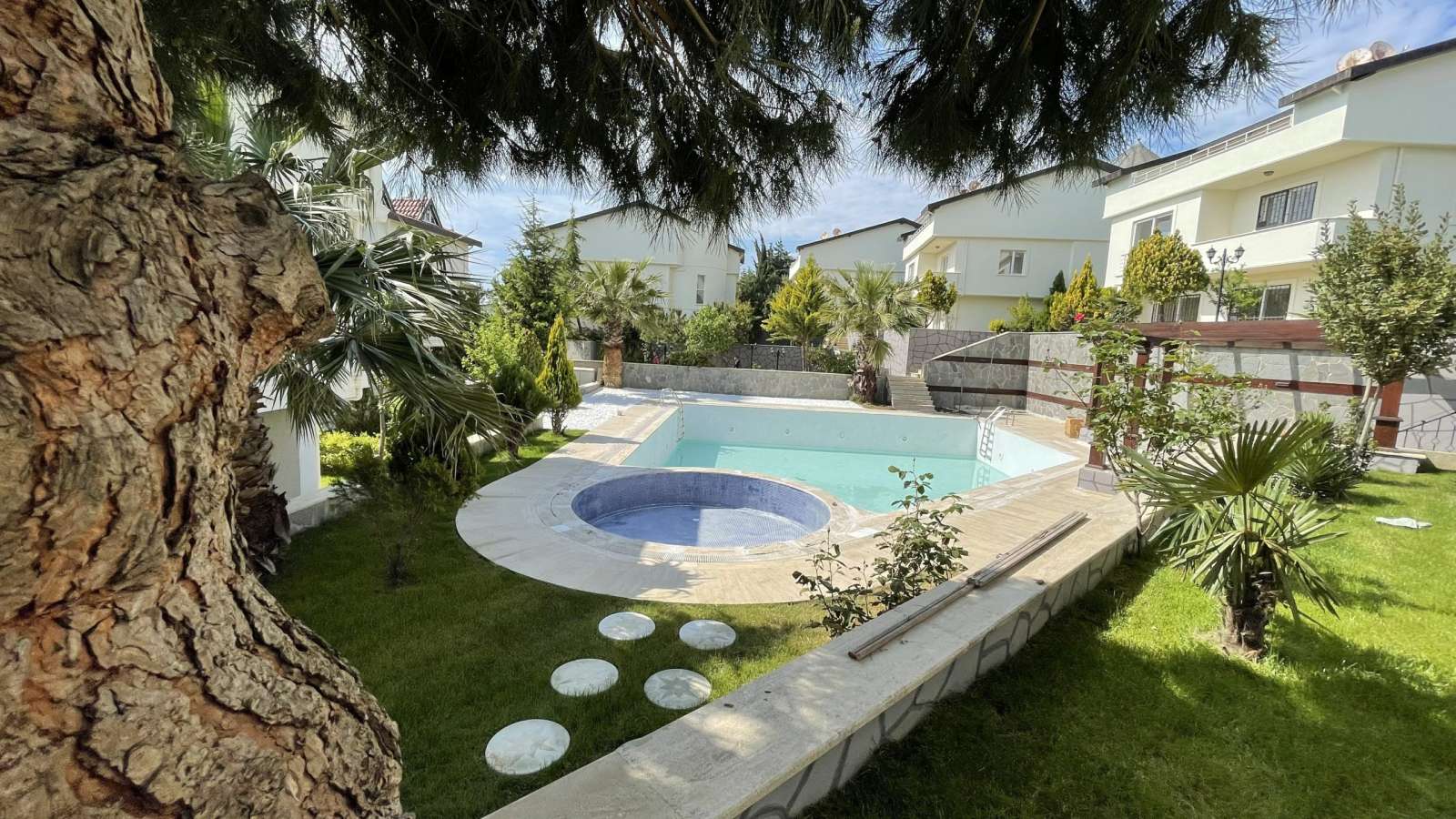 Luxury Sea View Istanbul Property 4
