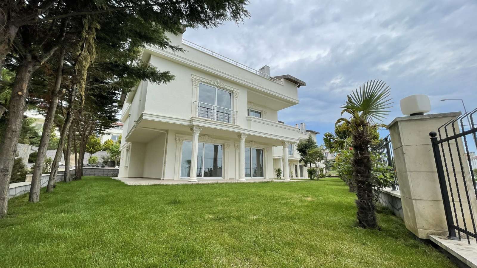Luxury Sea View Istanbul Property 2