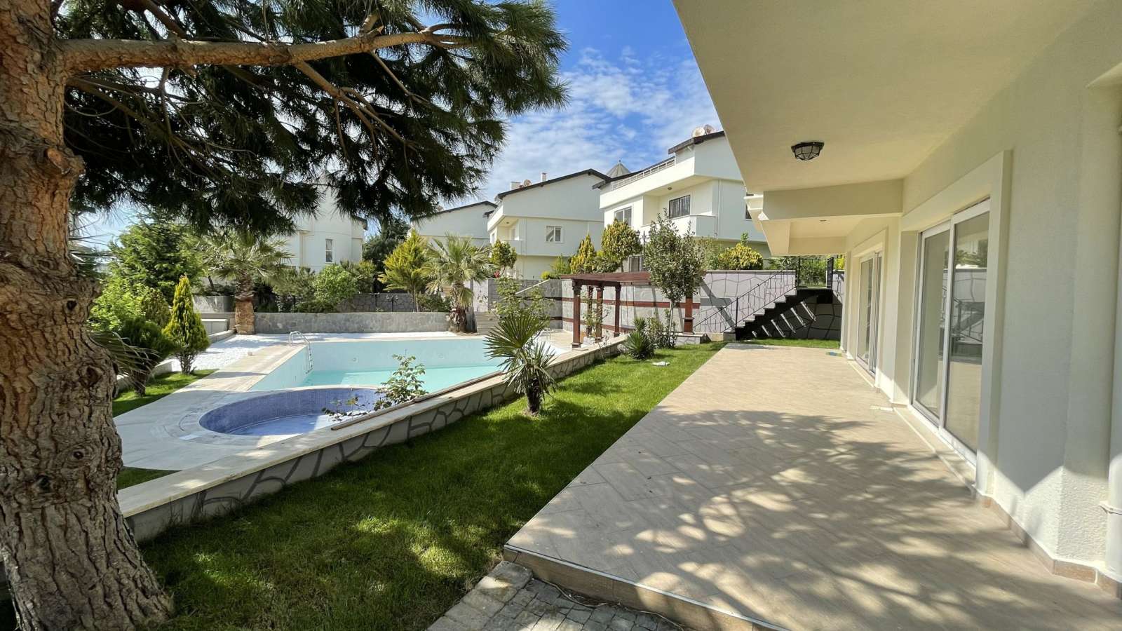 Luxury Sea View Istanbul Property 3